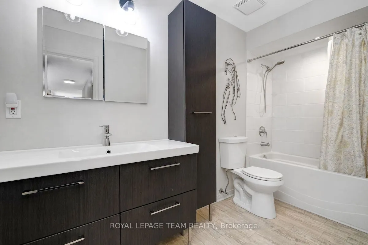 2 STONEBANK Crescent, #2