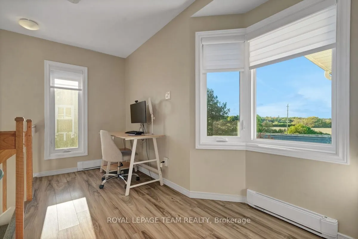 2 STONEBANK Crescent, #2
