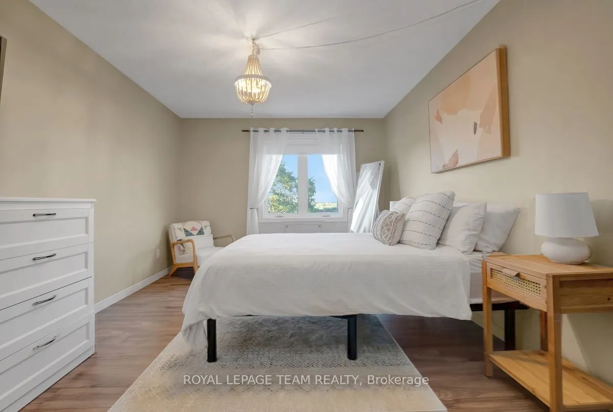 2 STONEBANK Crescent, #2
