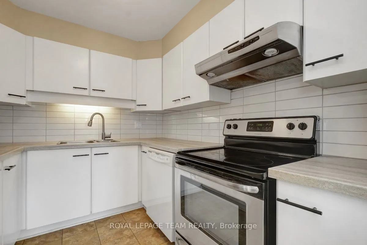 2 STONEBANK Crescent, #2