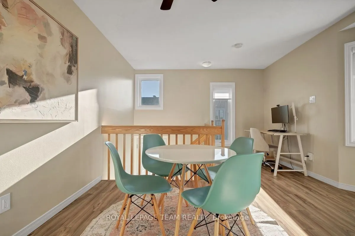 2 STONEBANK Crescent, #2