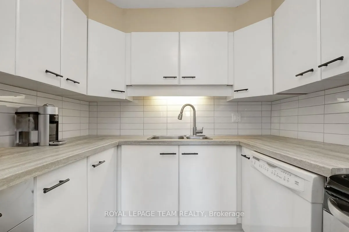 2 STONEBANK Crescent, #2