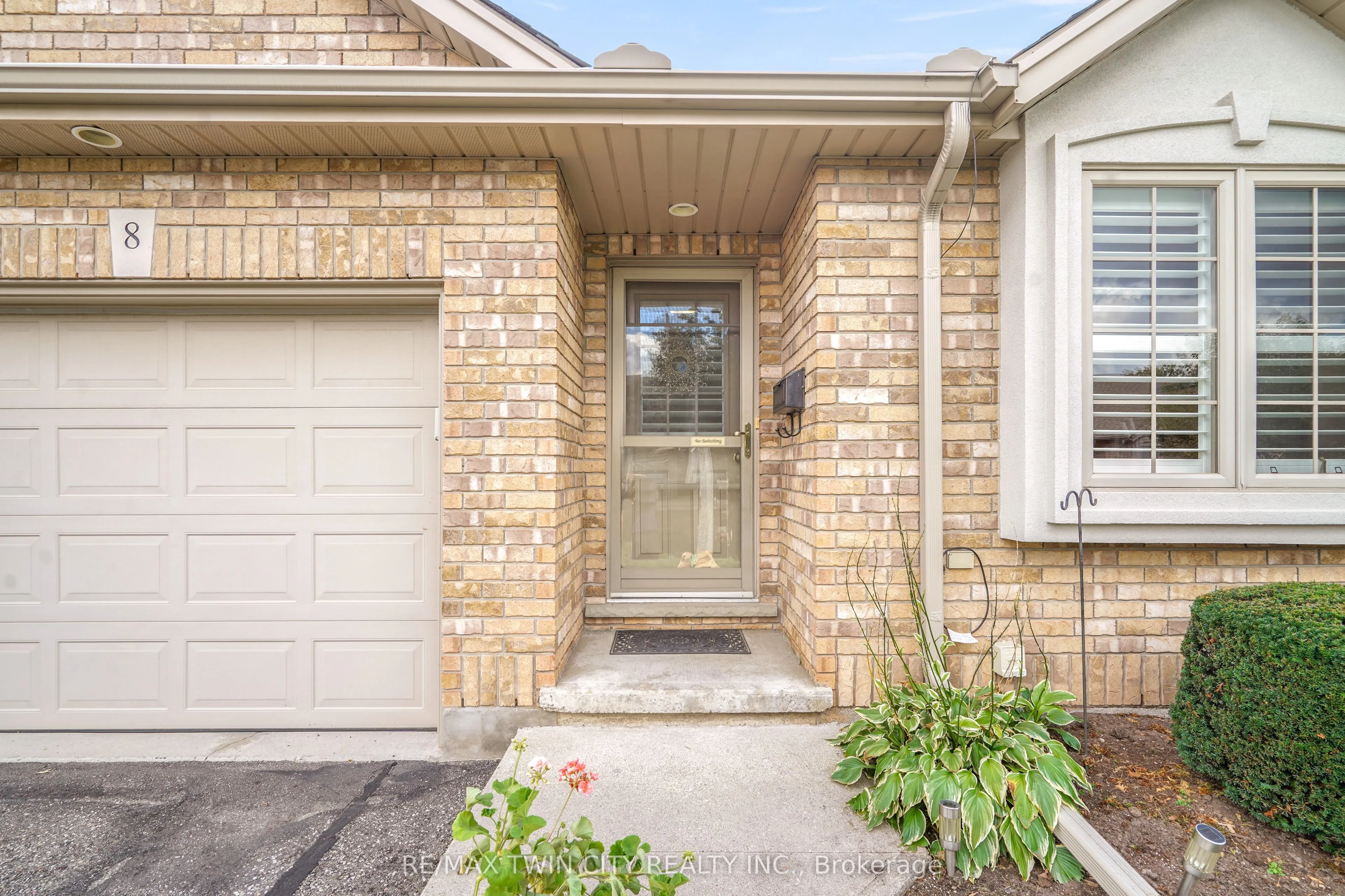 25 Cobden Court, #8