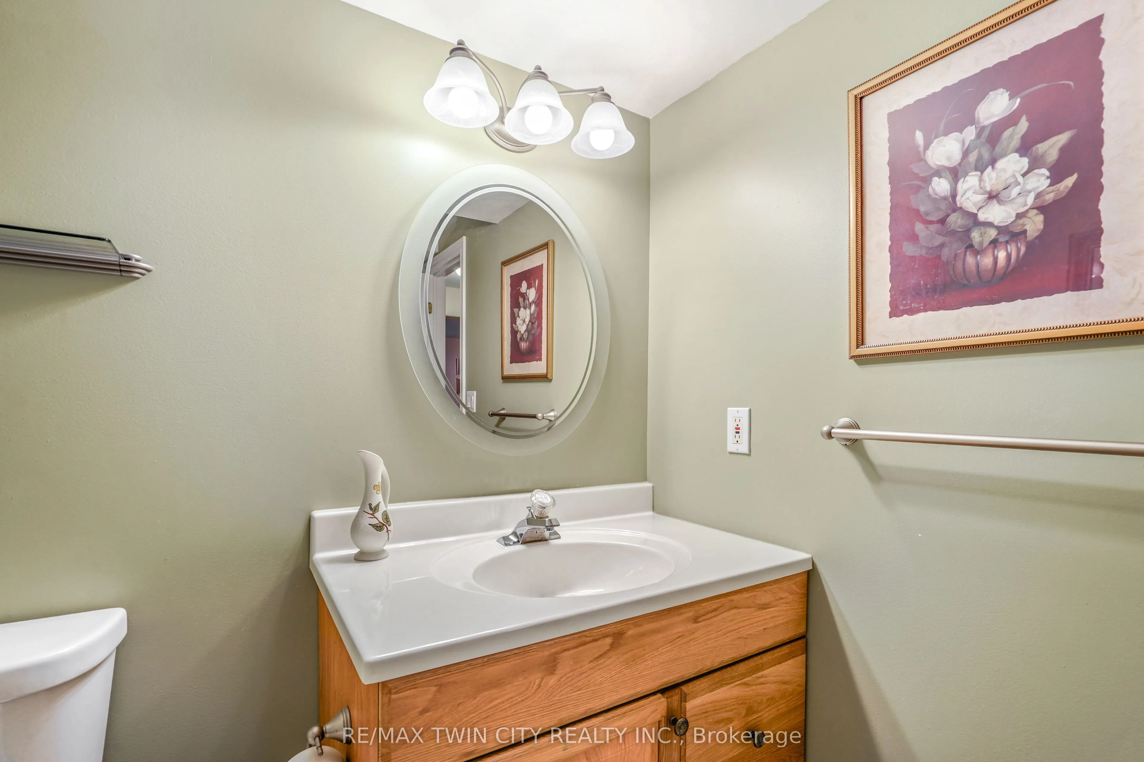 25 Cobden Court, #8