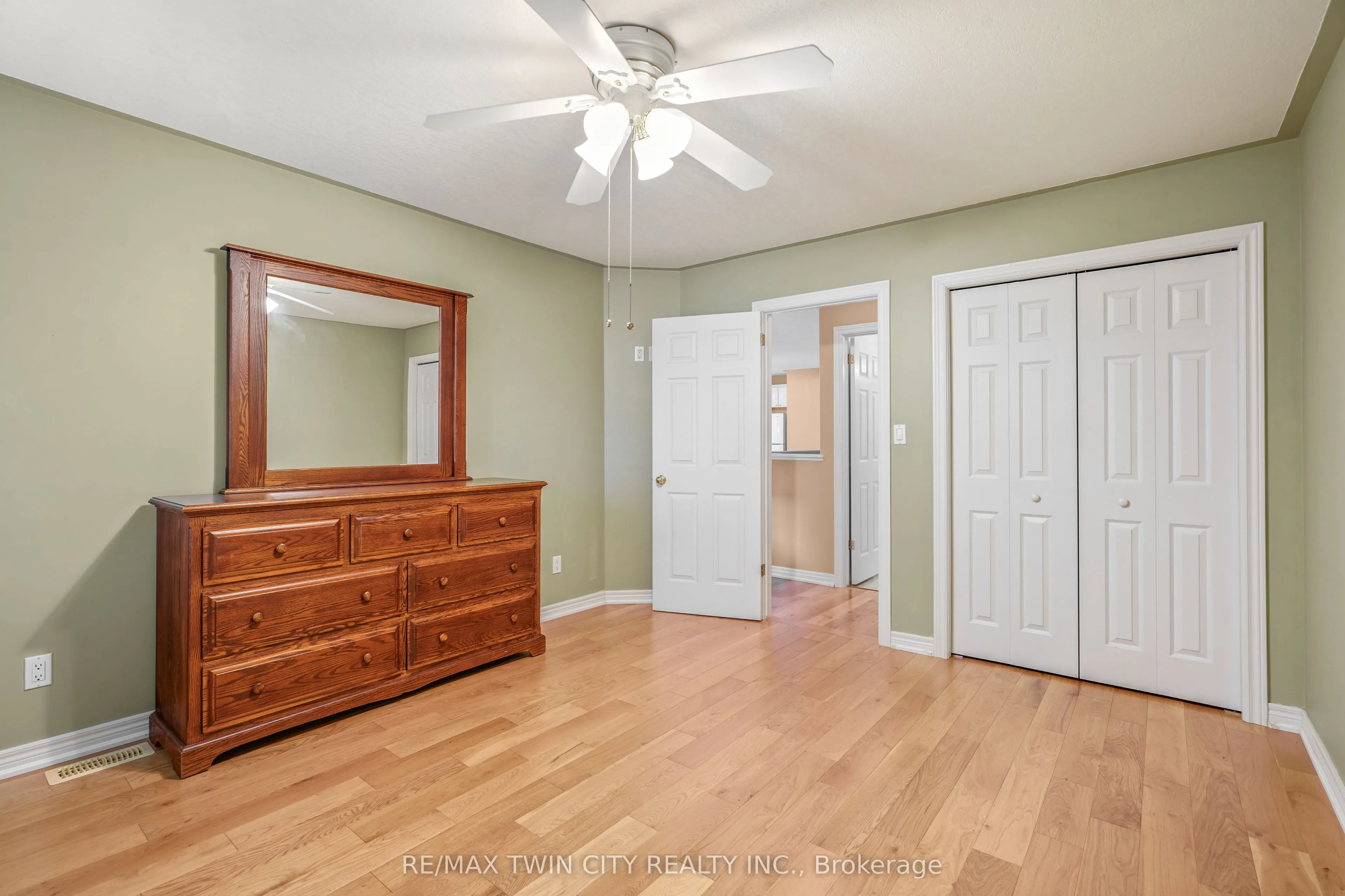 25 Cobden Court, #8