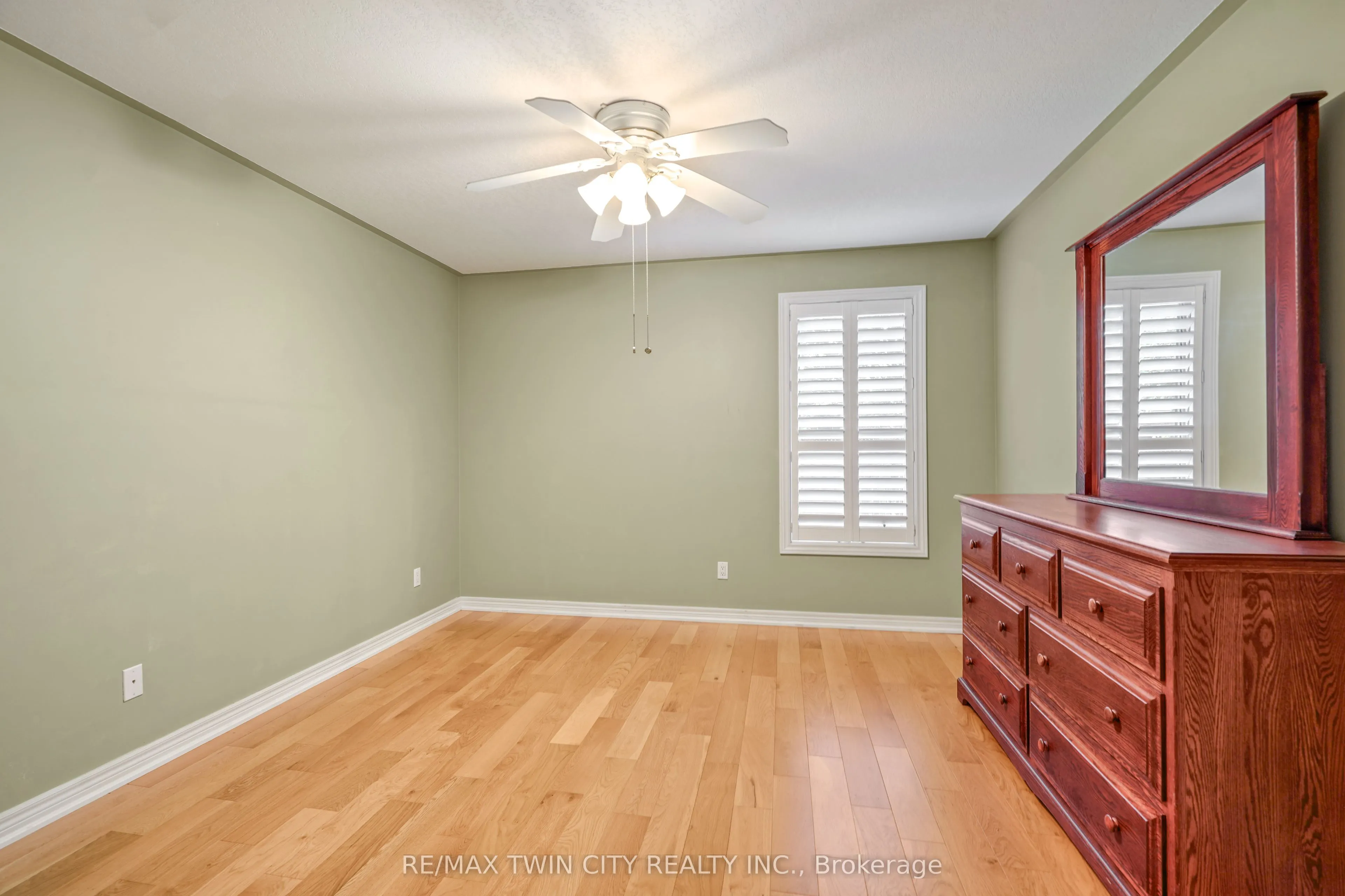 25 Cobden Court, #8