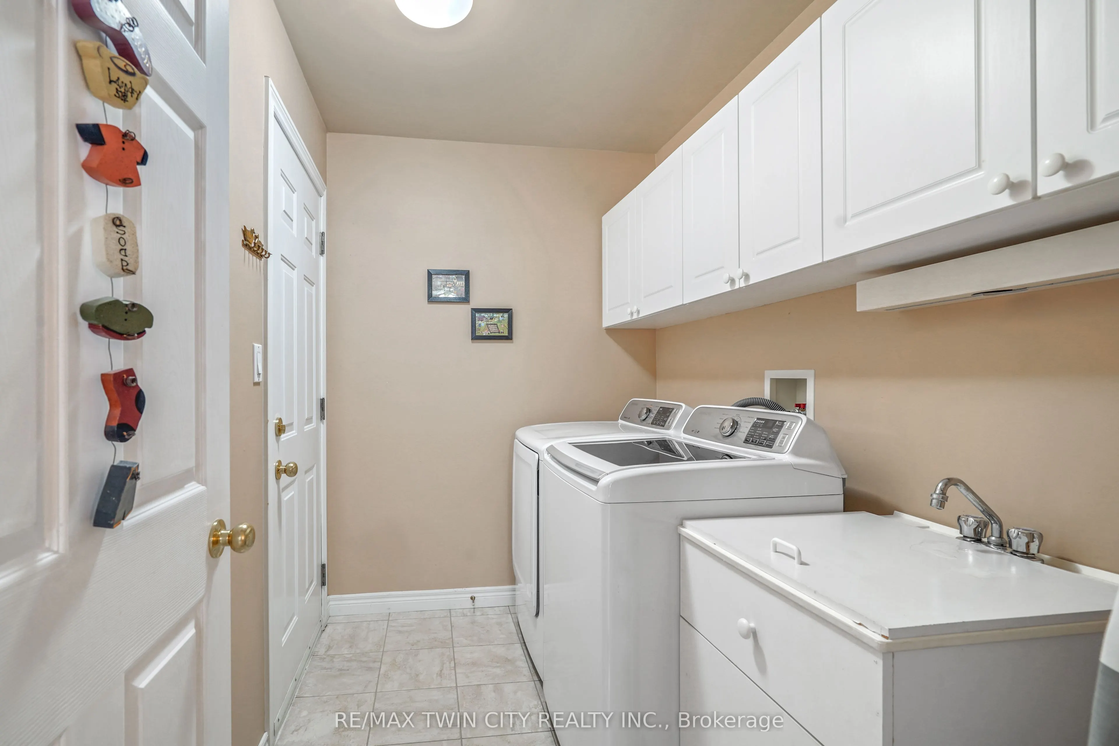 25 Cobden Court, #8