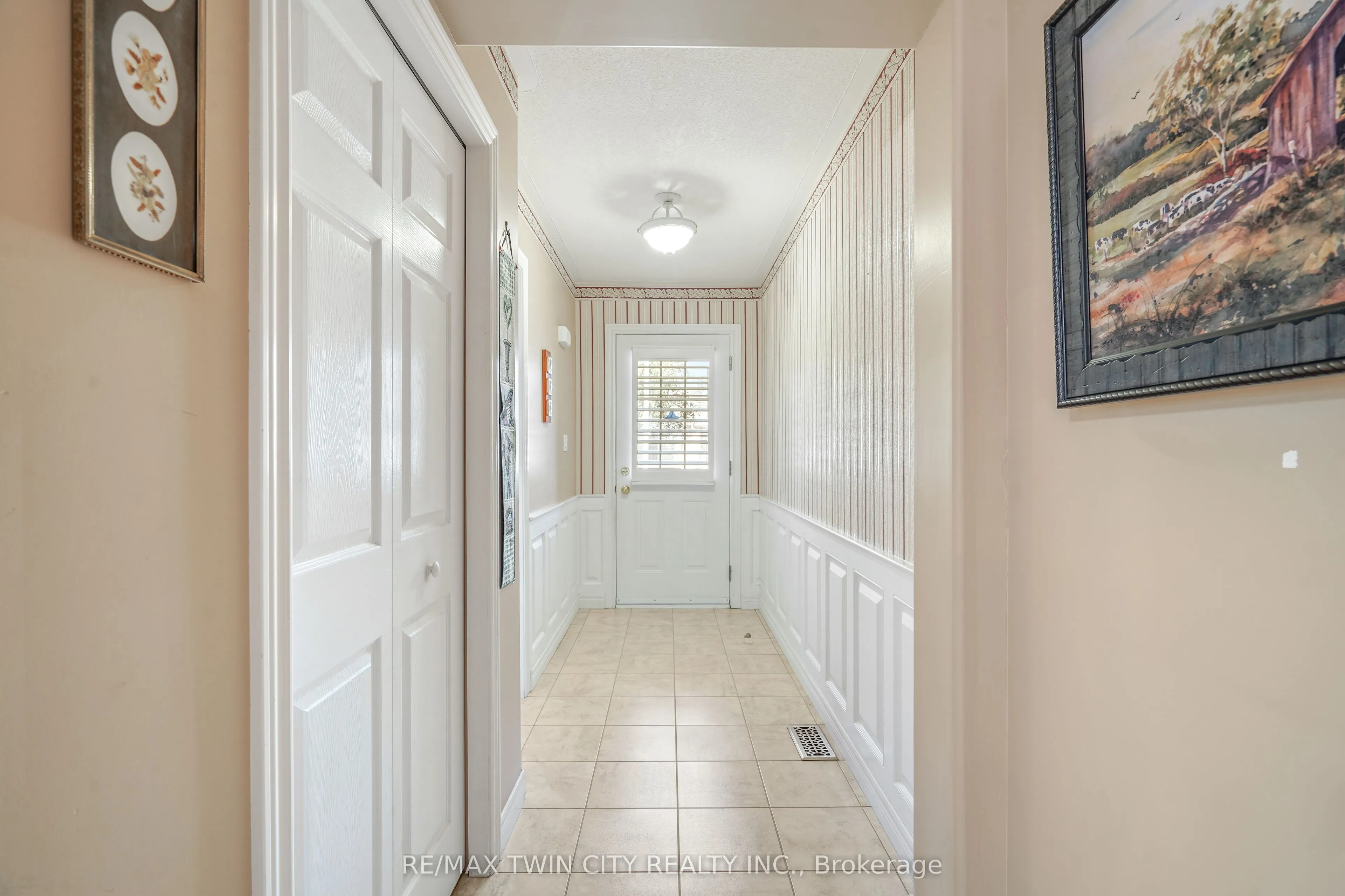 25 Cobden Court, #8