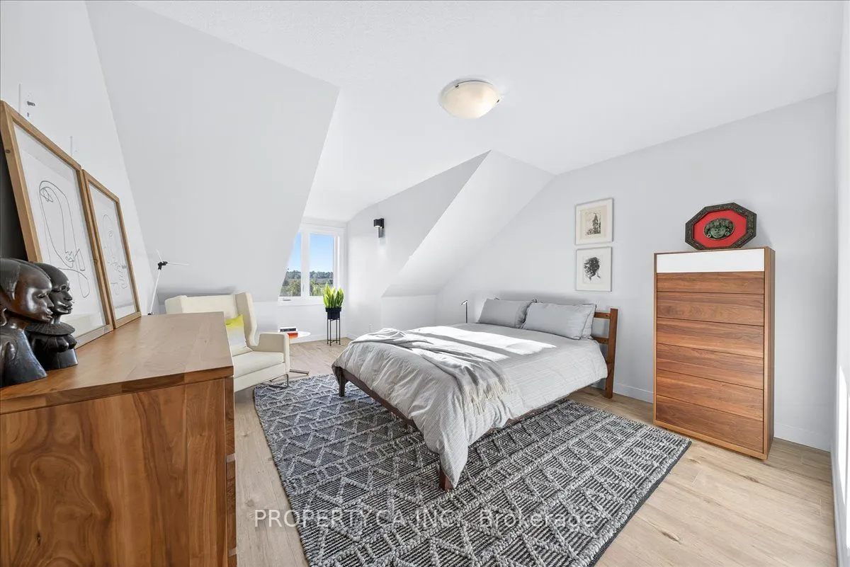 744 Nelson Street W, #9