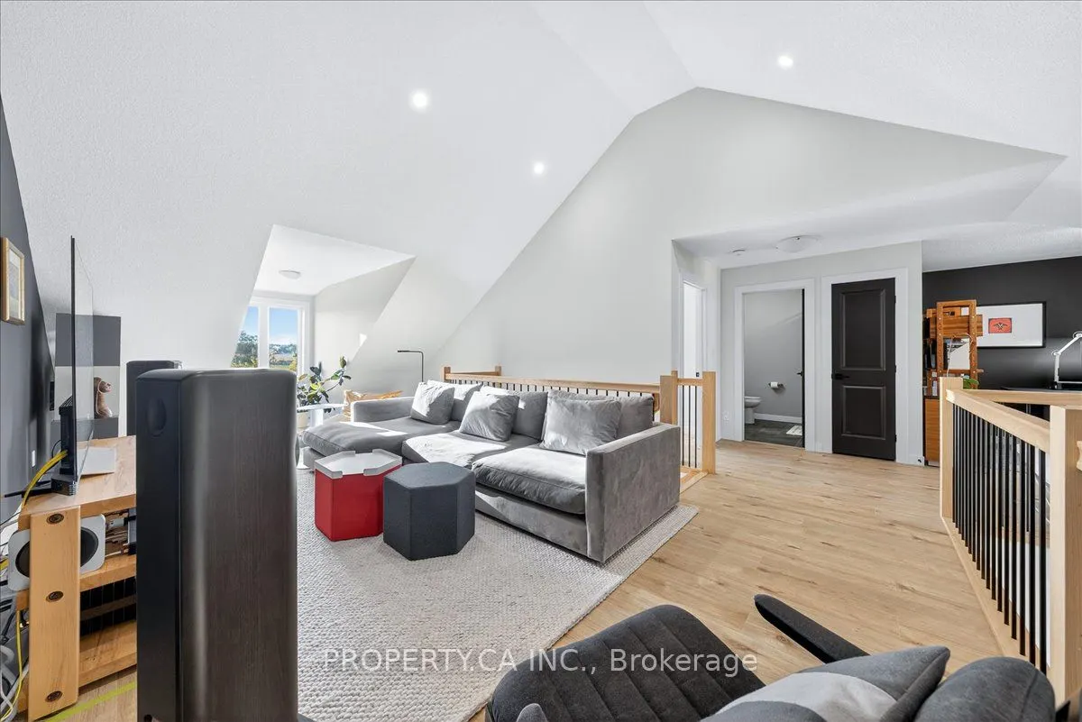 744 Nelson Street W, #9