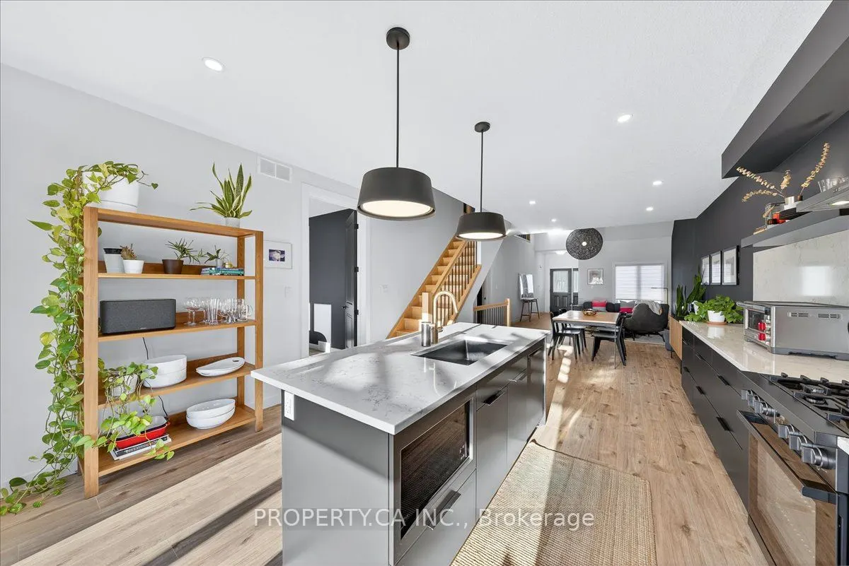 744 Nelson Street W, #9