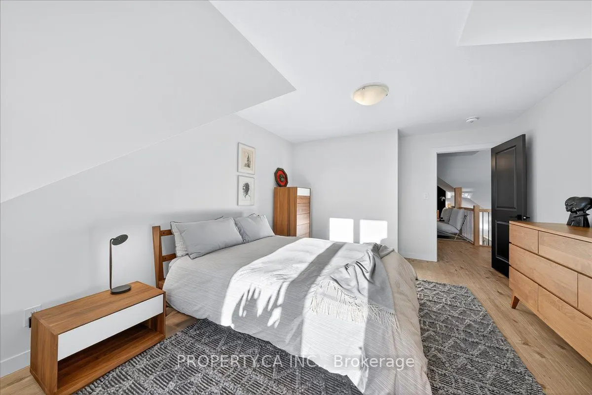 744 Nelson Street W, #9