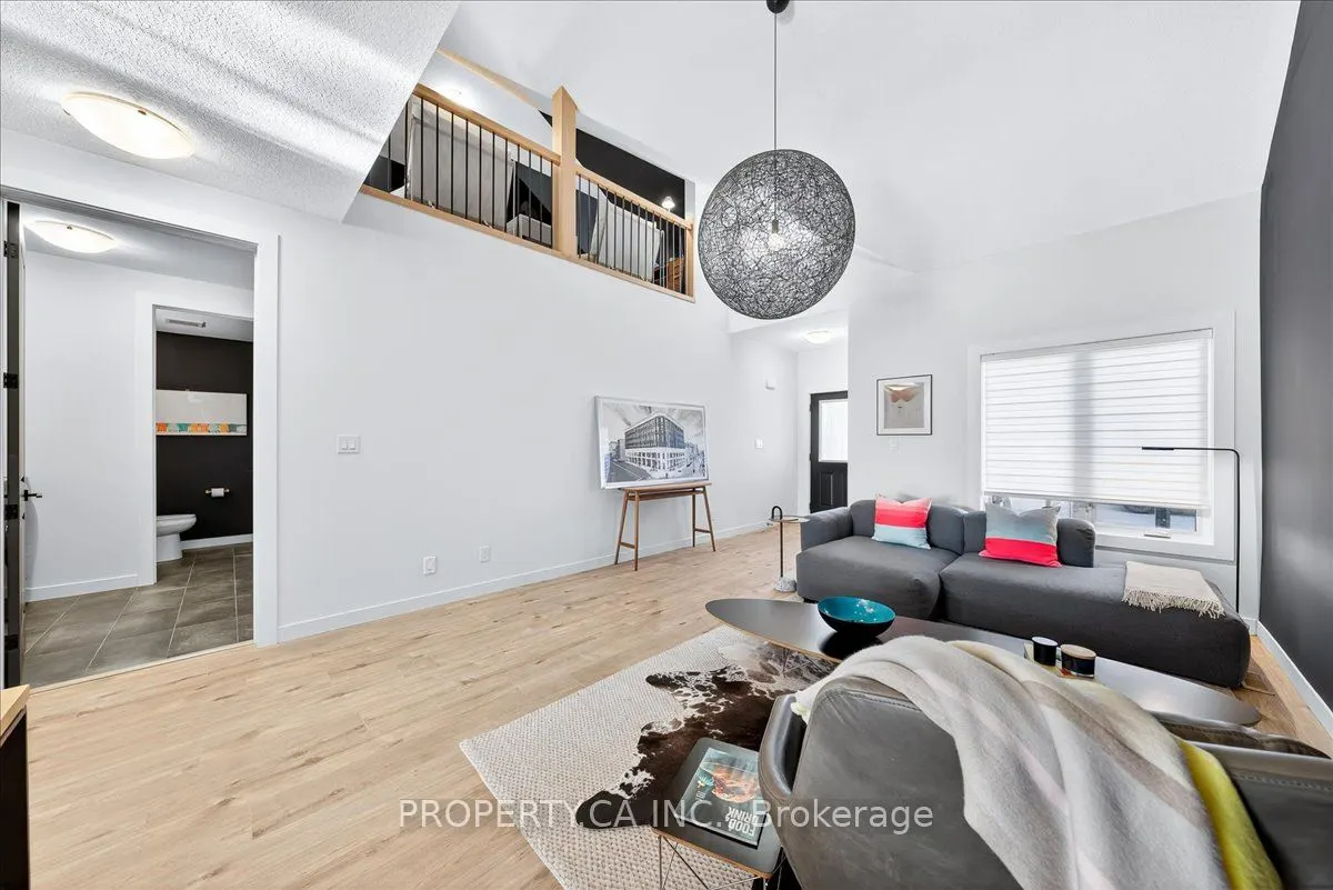 744 Nelson Street W, #9