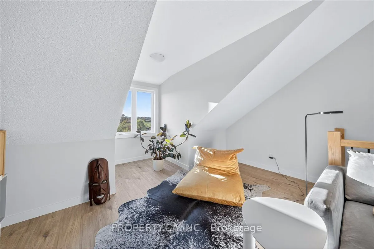744 Nelson Street W, #9