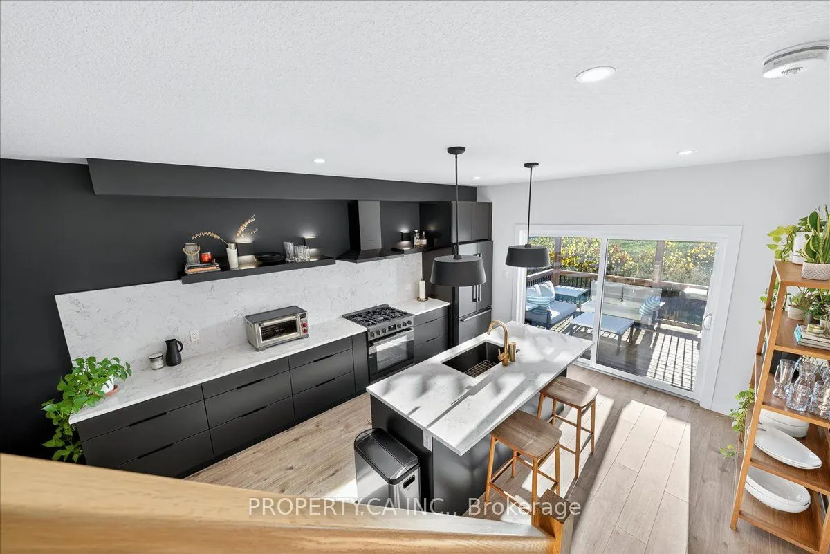 744 Nelson Street W, #9