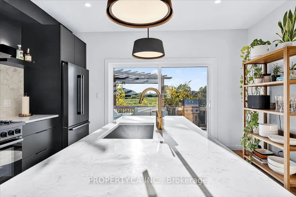744 Nelson Street W, #9