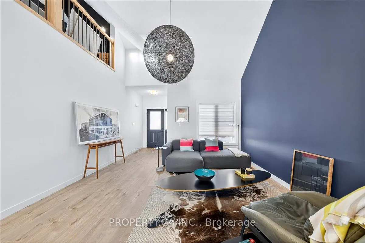 744 Nelson Street W, #9