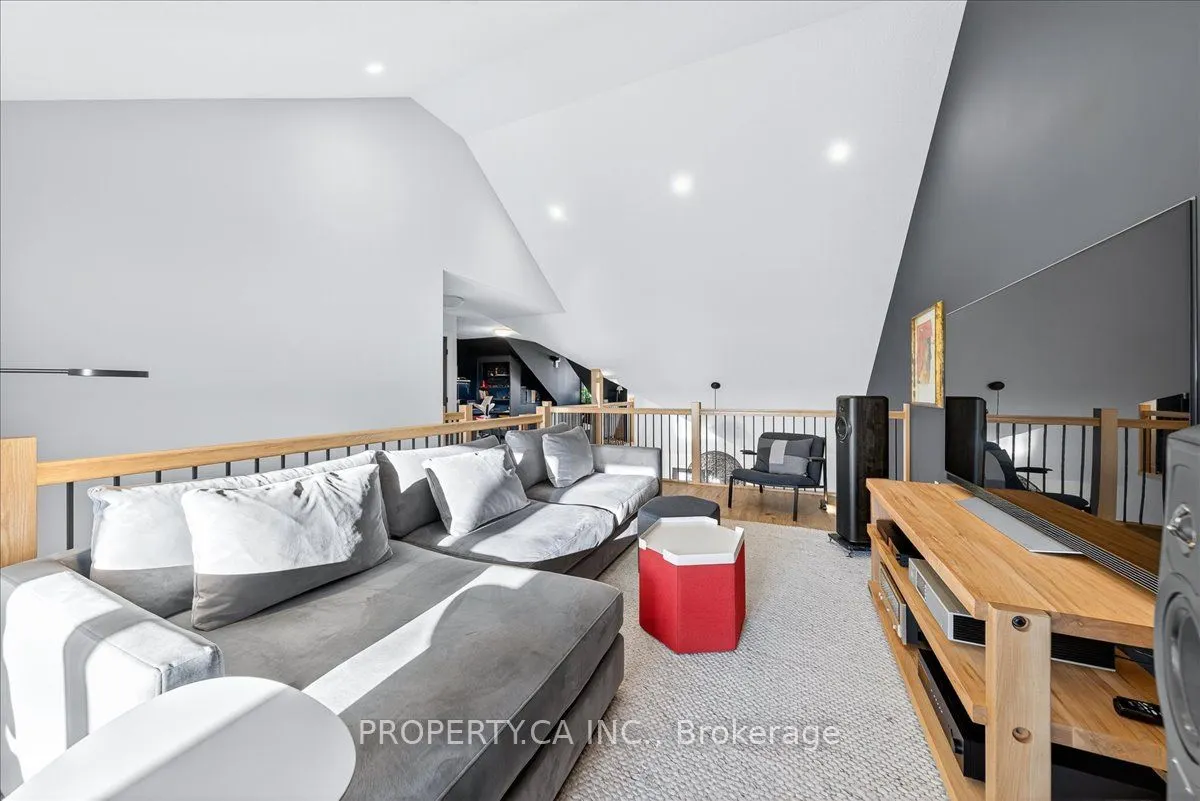 744 Nelson Street W, #9