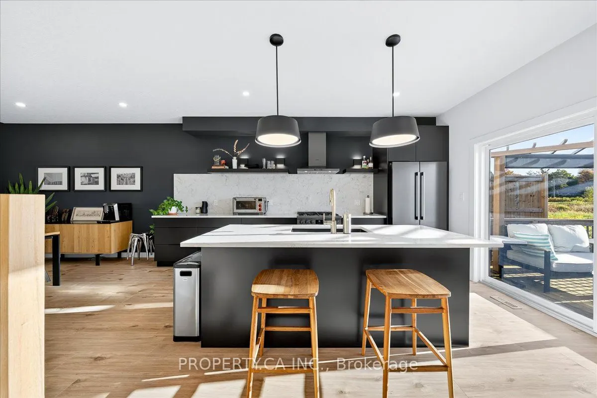 744 Nelson Street W, #9