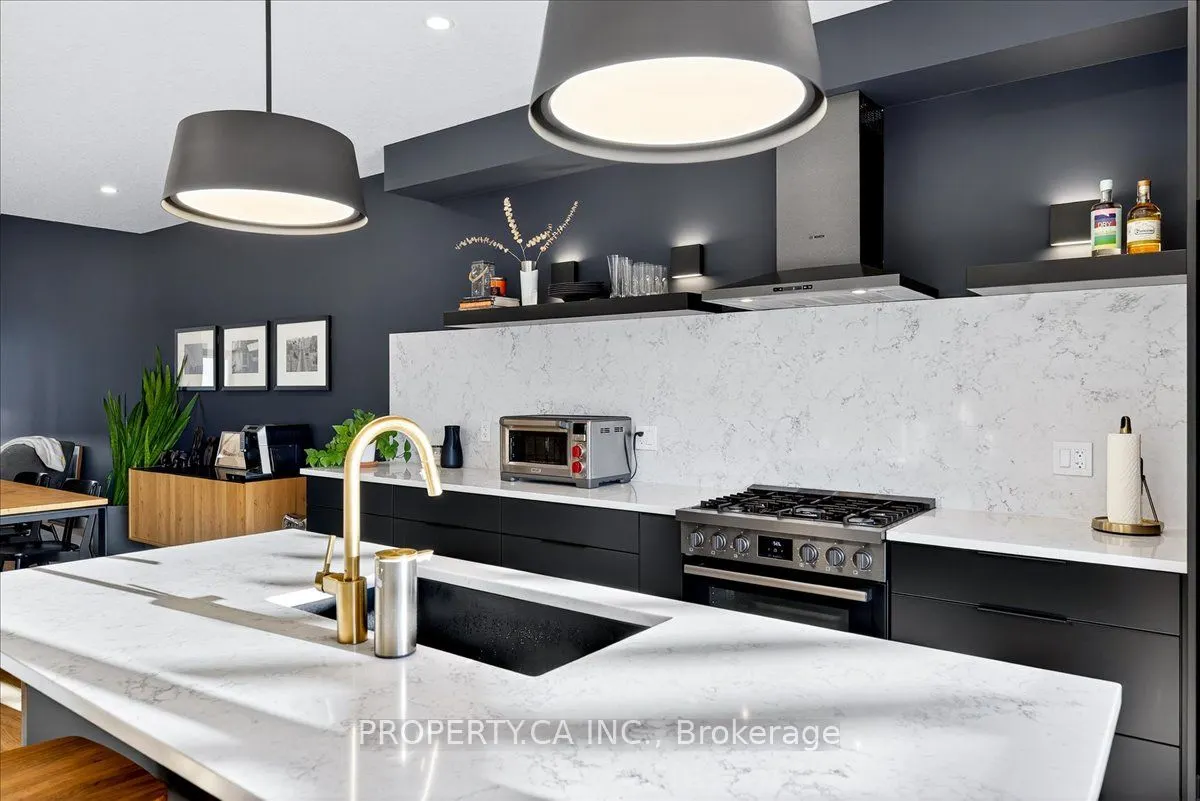 744 Nelson Street W, #9