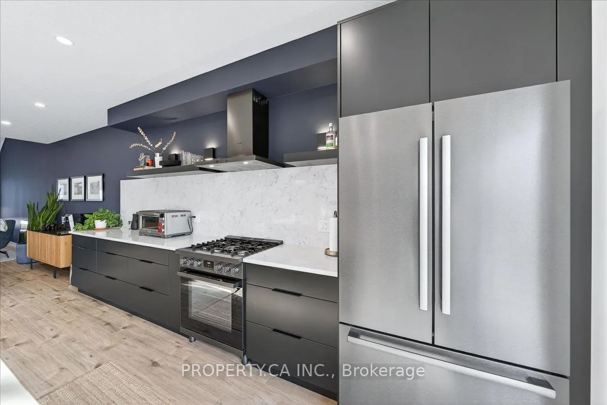 744 Nelson Street W, #9