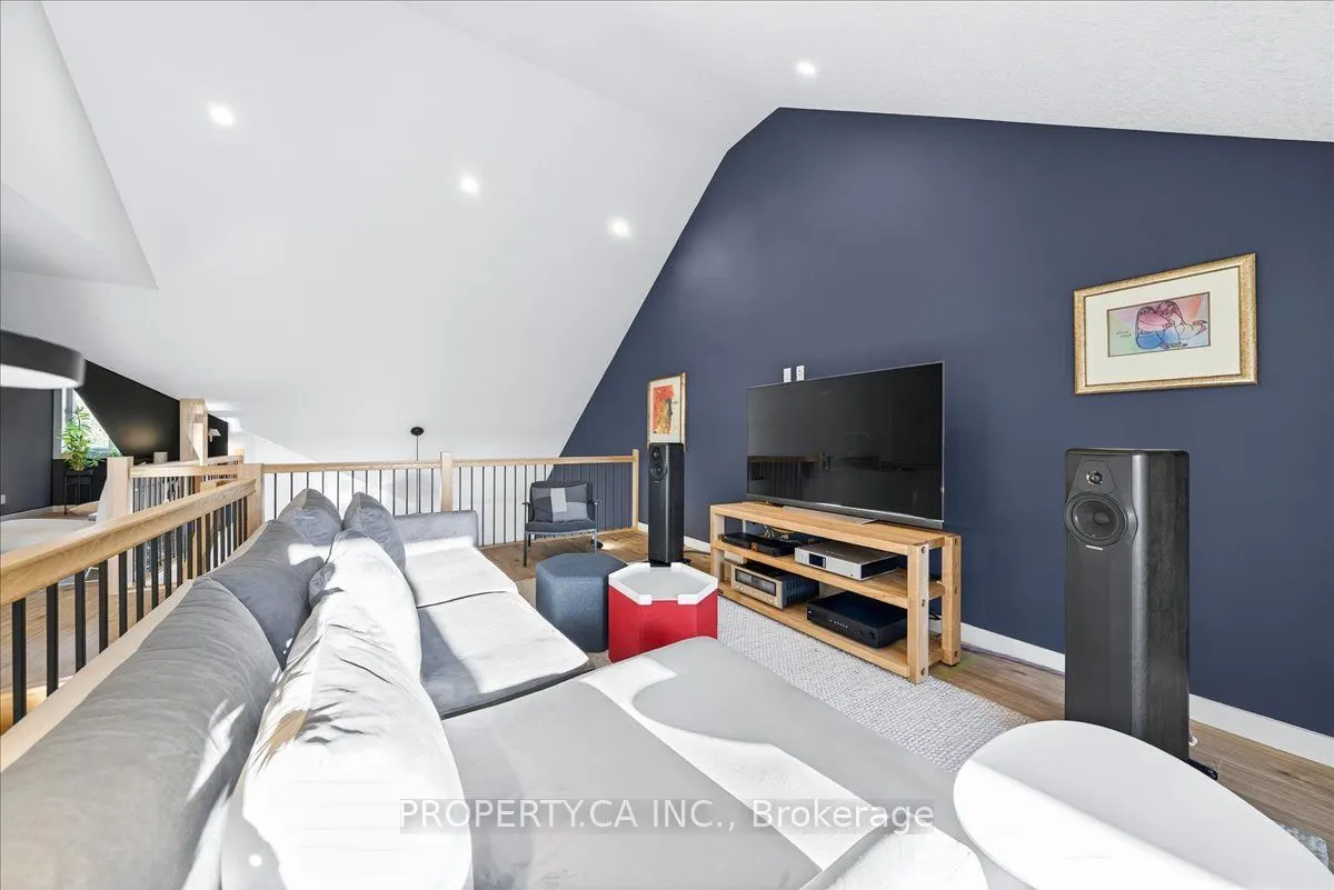 744 Nelson Street W, #9