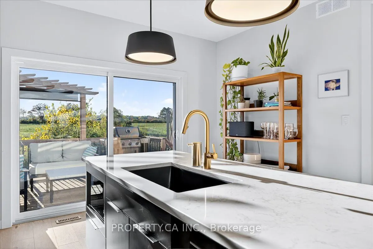 744 Nelson Street W, #9