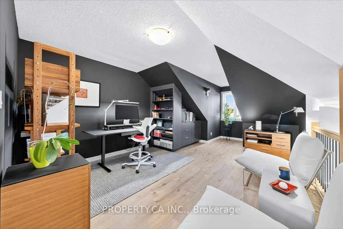 744 Nelson Street W, #9