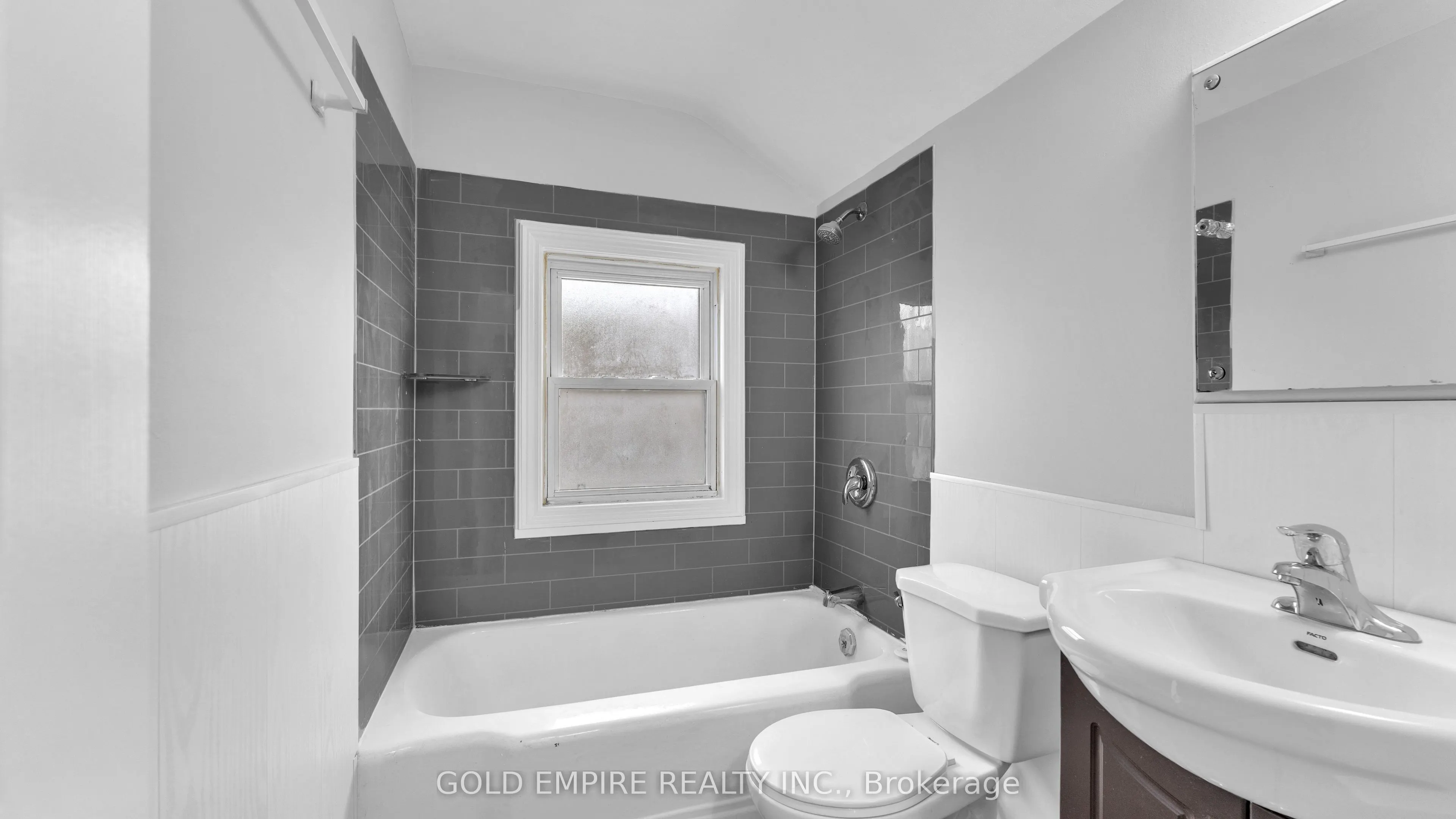 908 Trafalgar Street, #UPPER