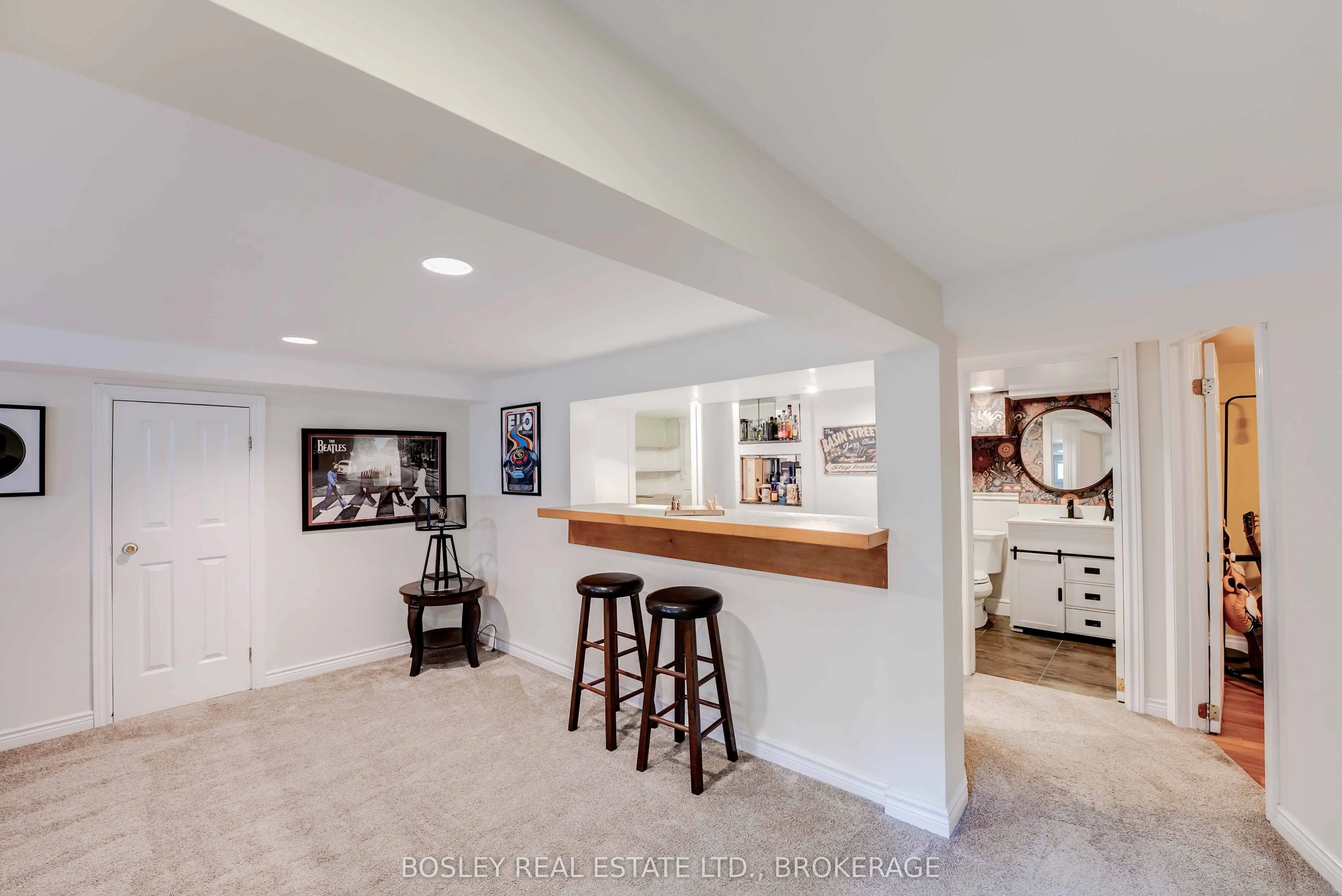 6373 Corwin Crescent