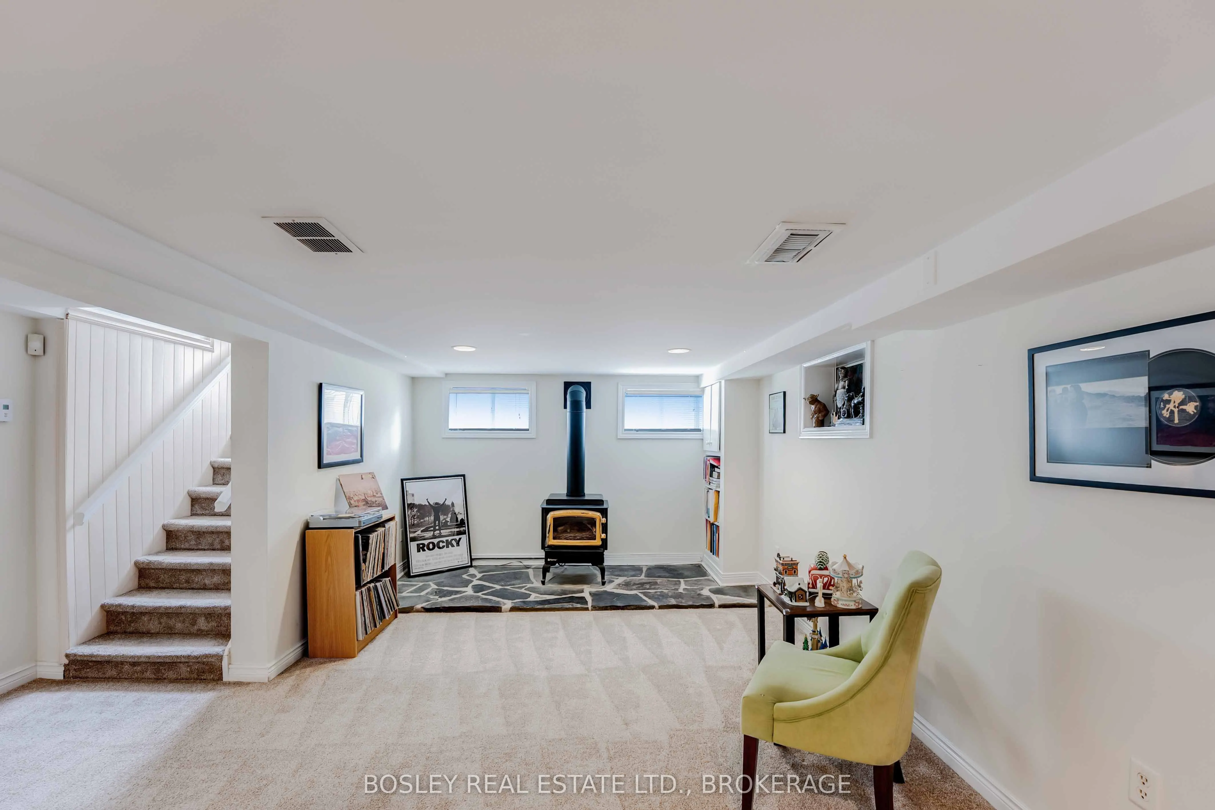 6373 Corwin Crescent