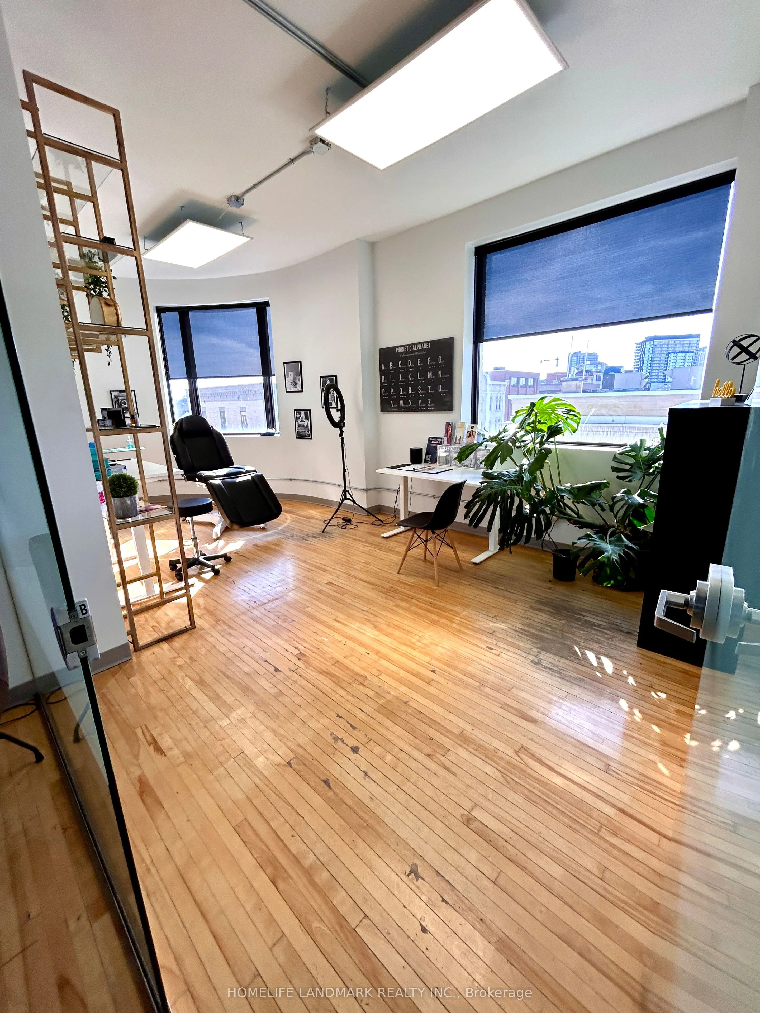 1 king Street N