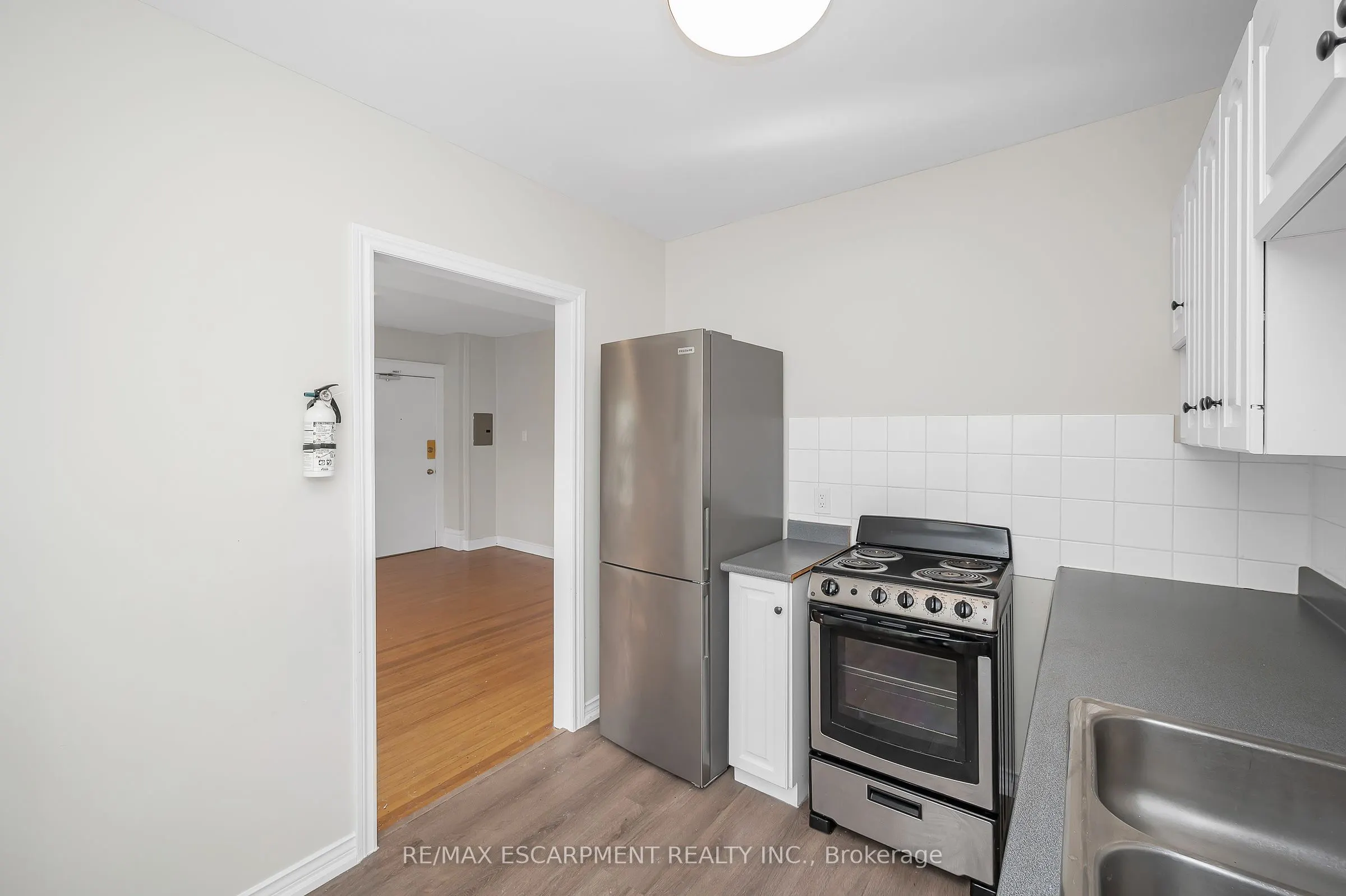 142 Caroline Street S, #6