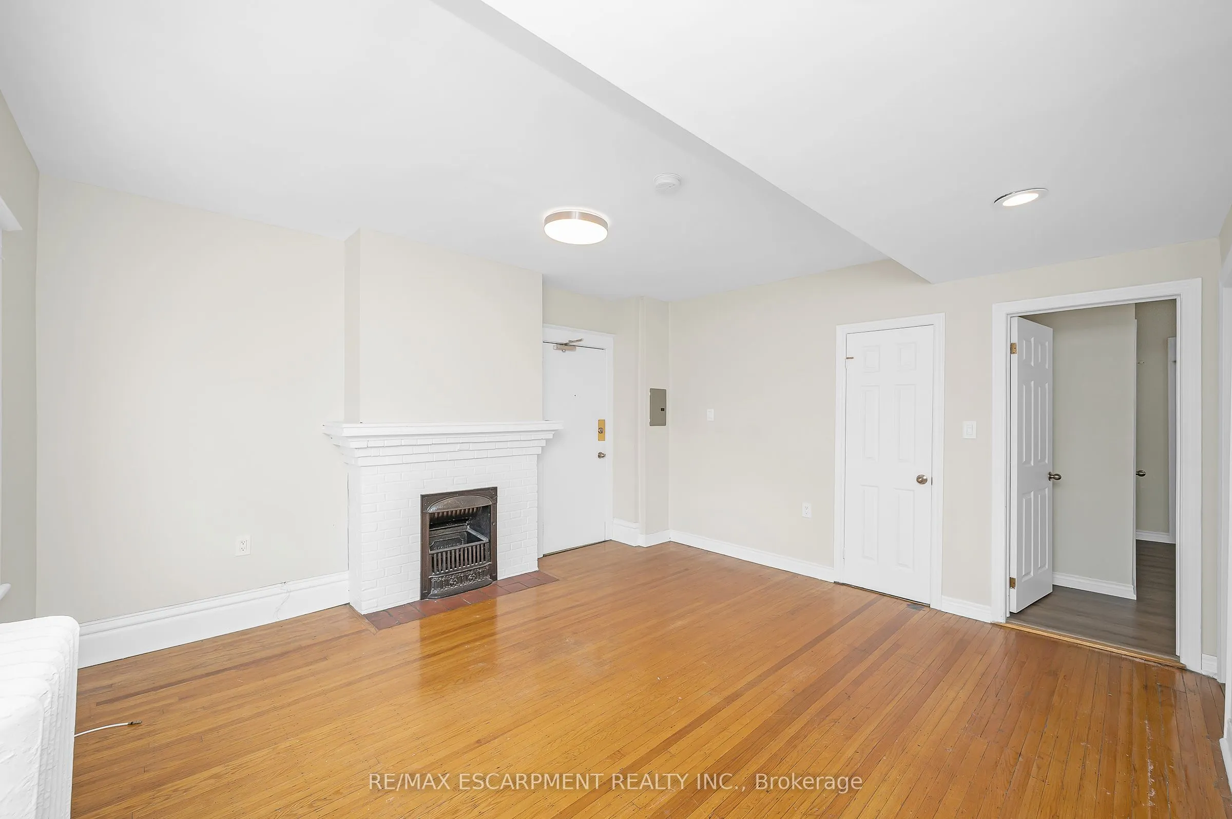 142 Caroline Street S, #6