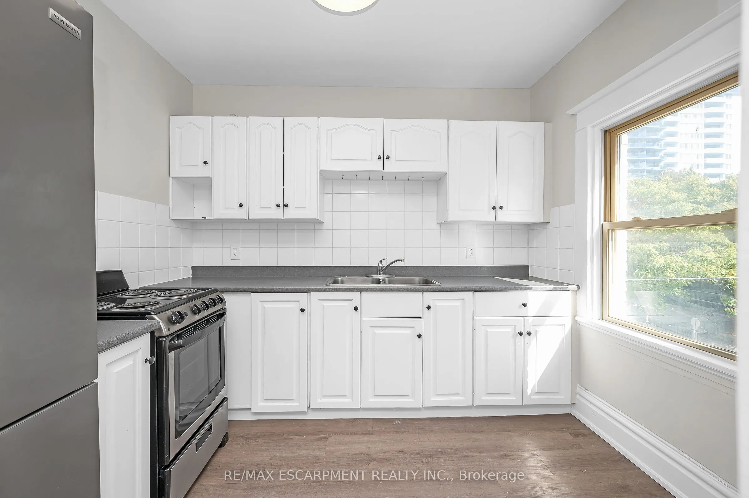 142 Caroline Street S, #6