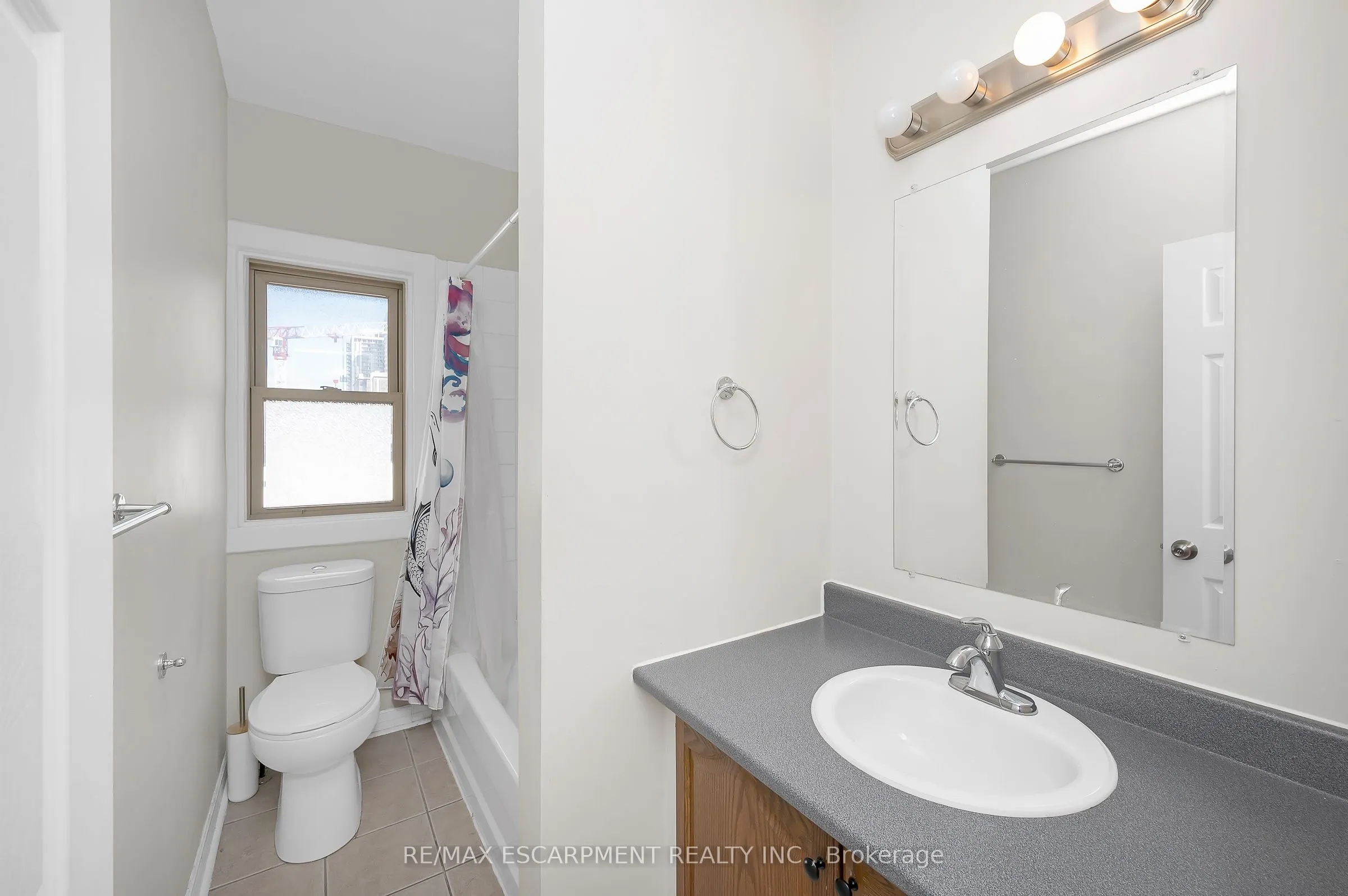 142 Caroline Street S, #6