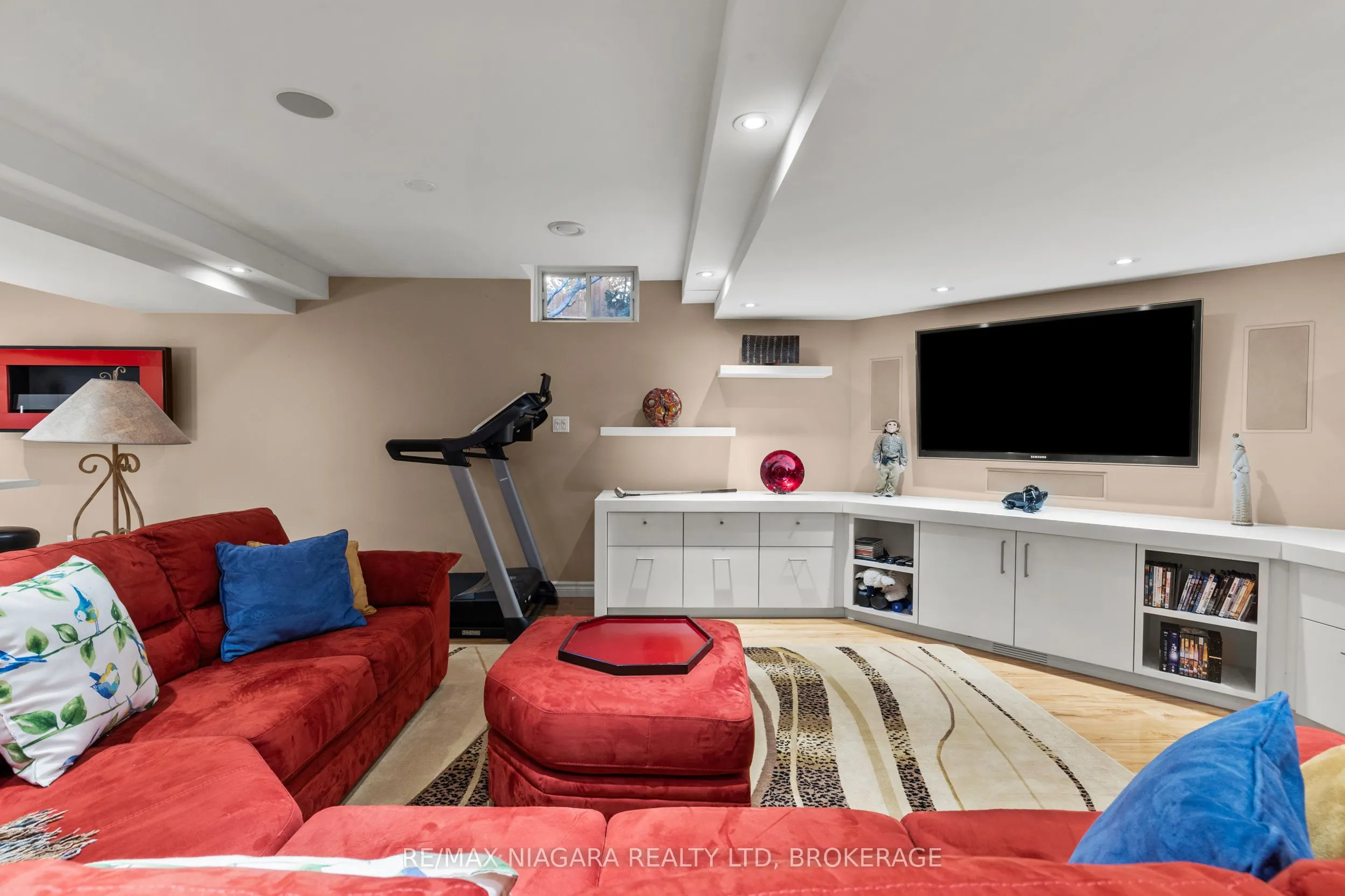 4 KARSAM Court