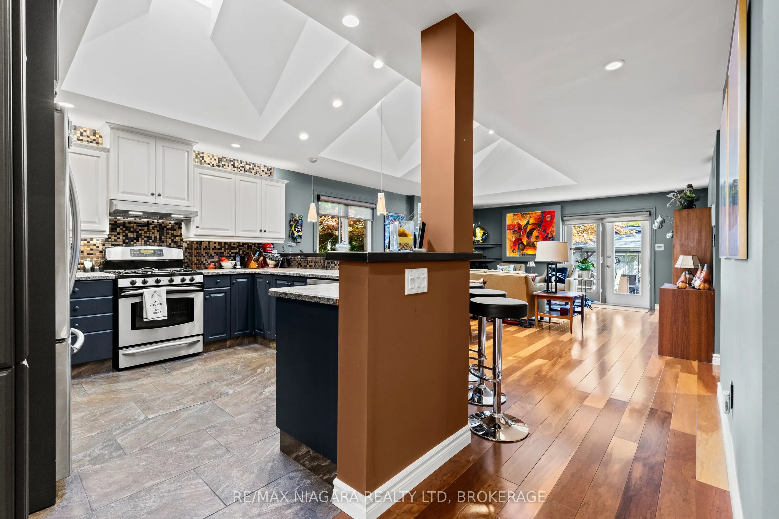 4 KARSAM Court