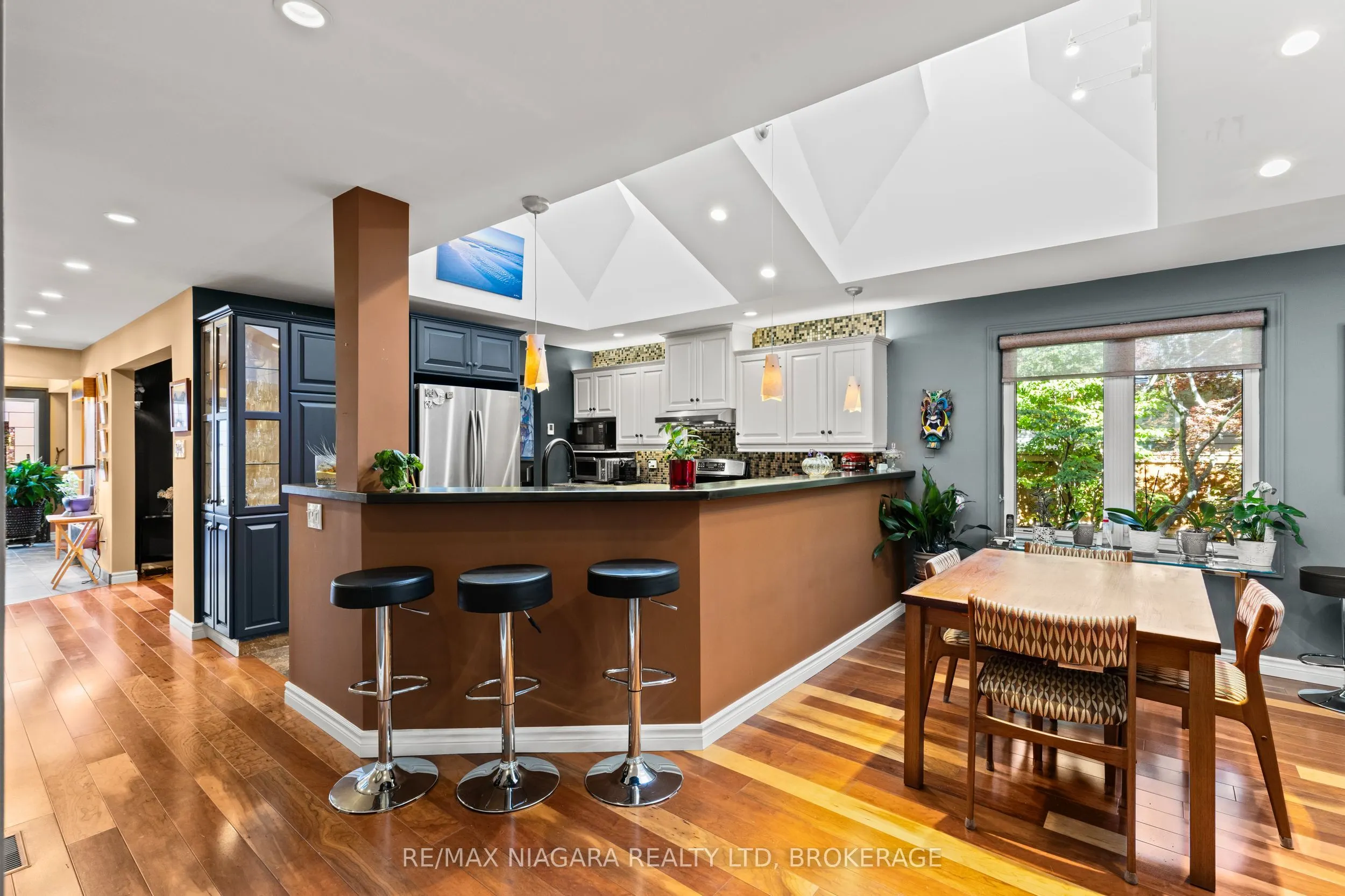 4 KARSAM Court