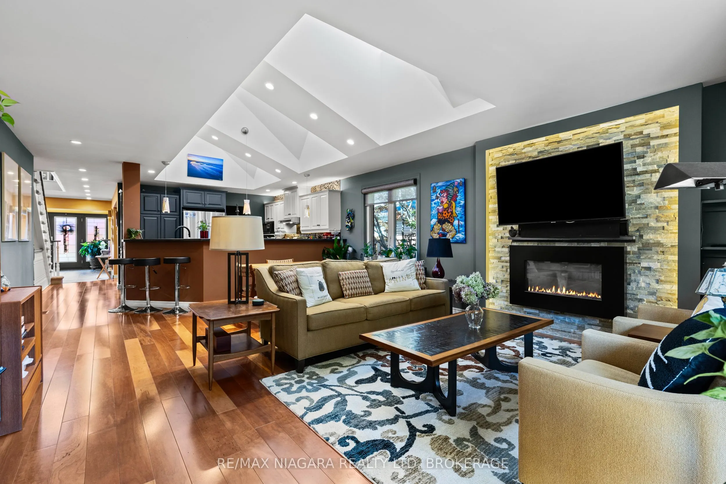 4 KARSAM Court