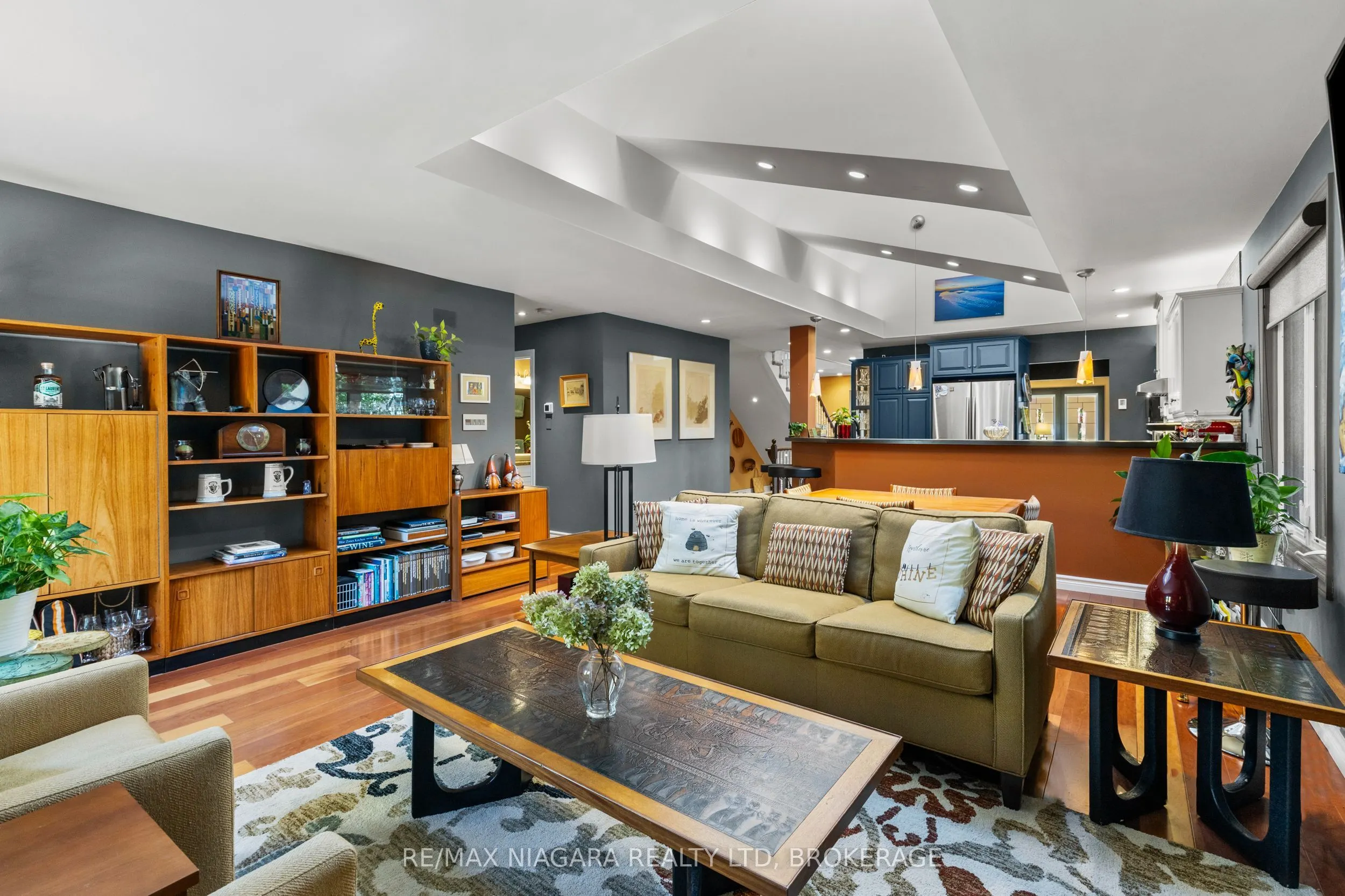 4 KARSAM Court