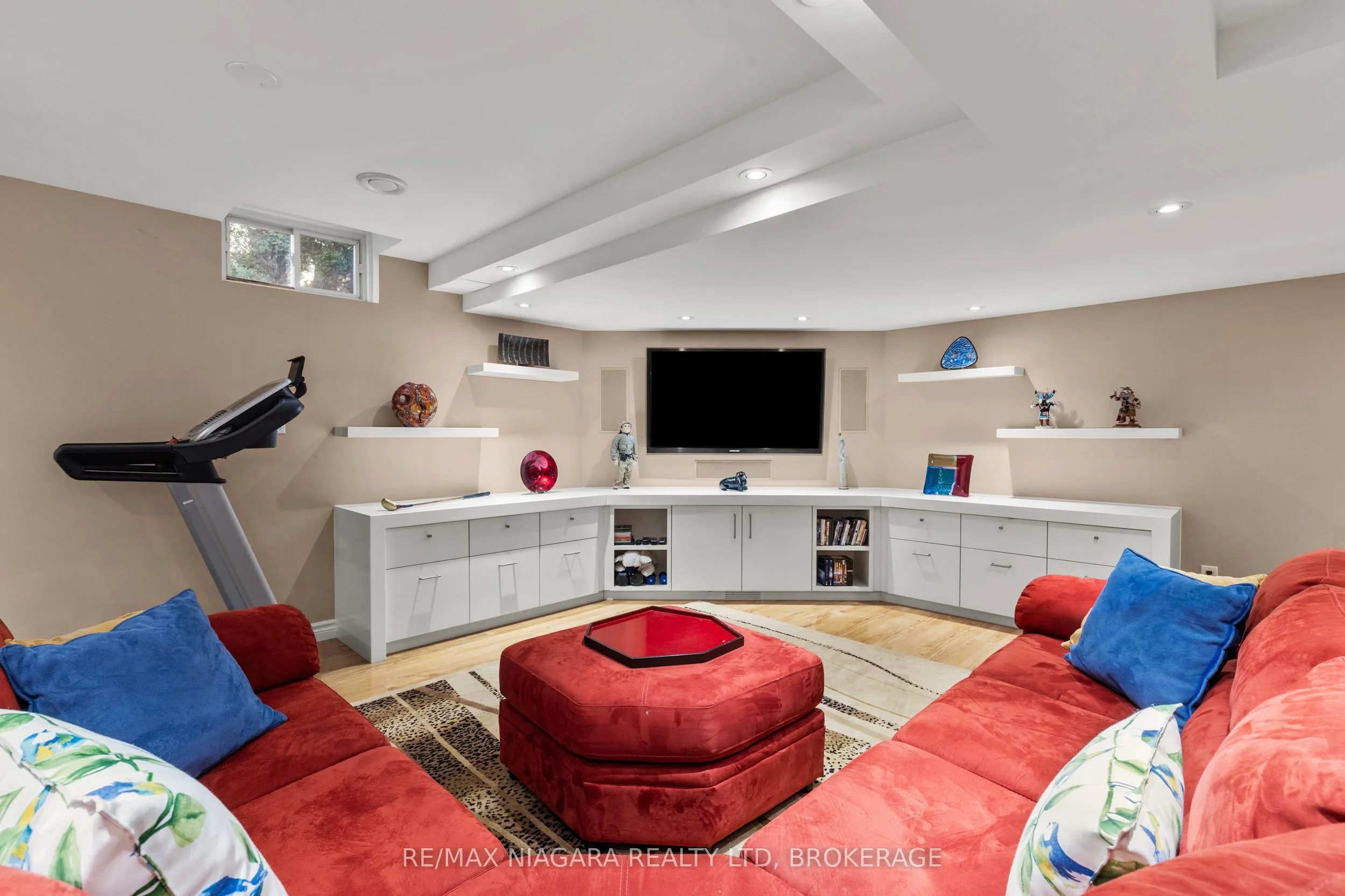 4 KARSAM Court