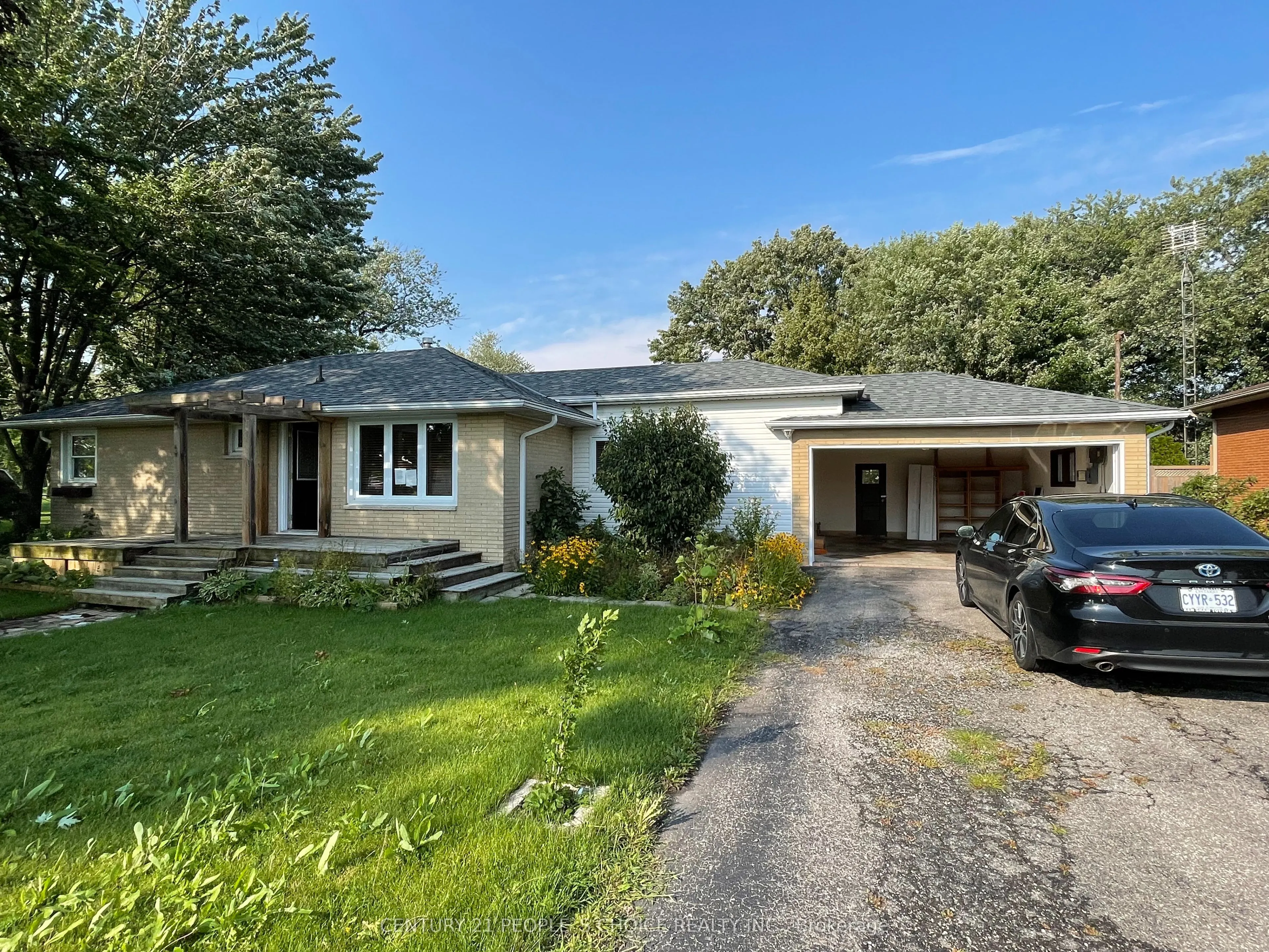 335 Robson Road