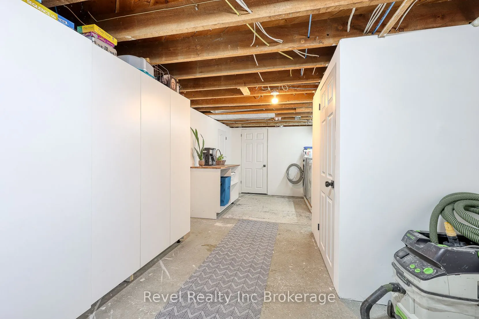 174 Delatre Street W