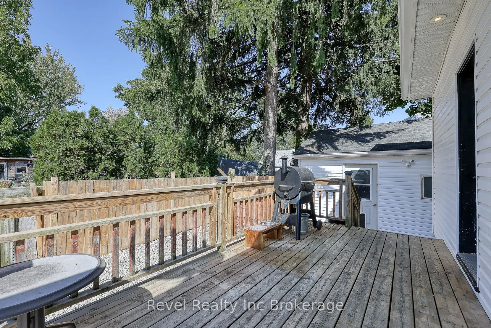 174 Delatre Street W