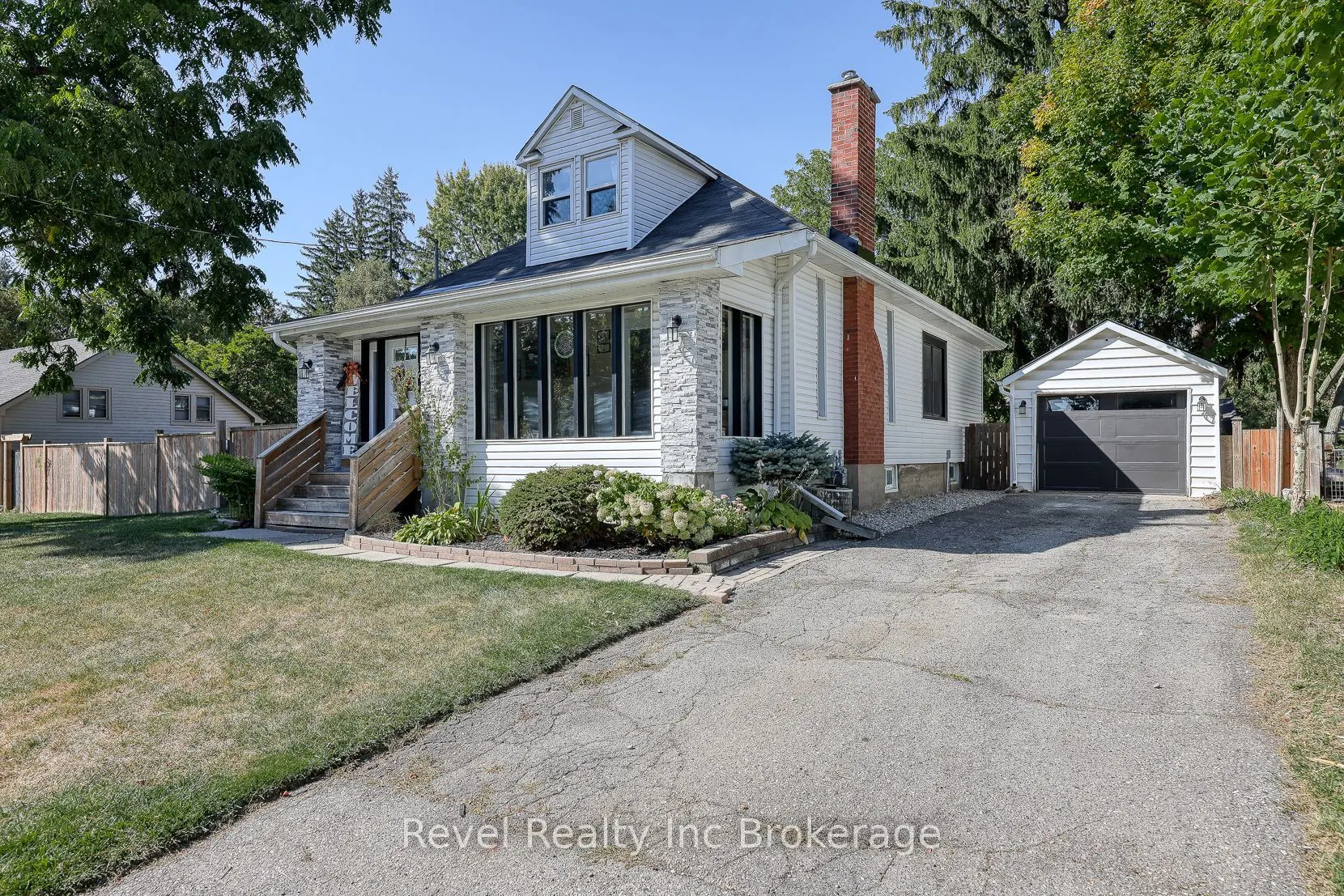 174 Delatre Street W