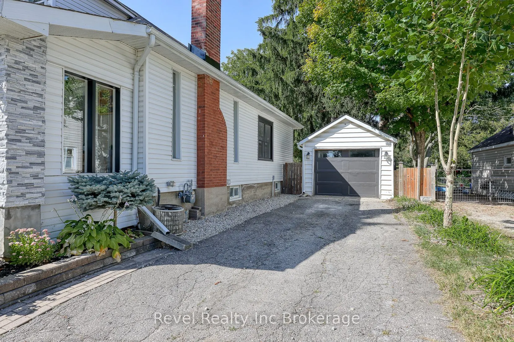 174 Delatre Street W