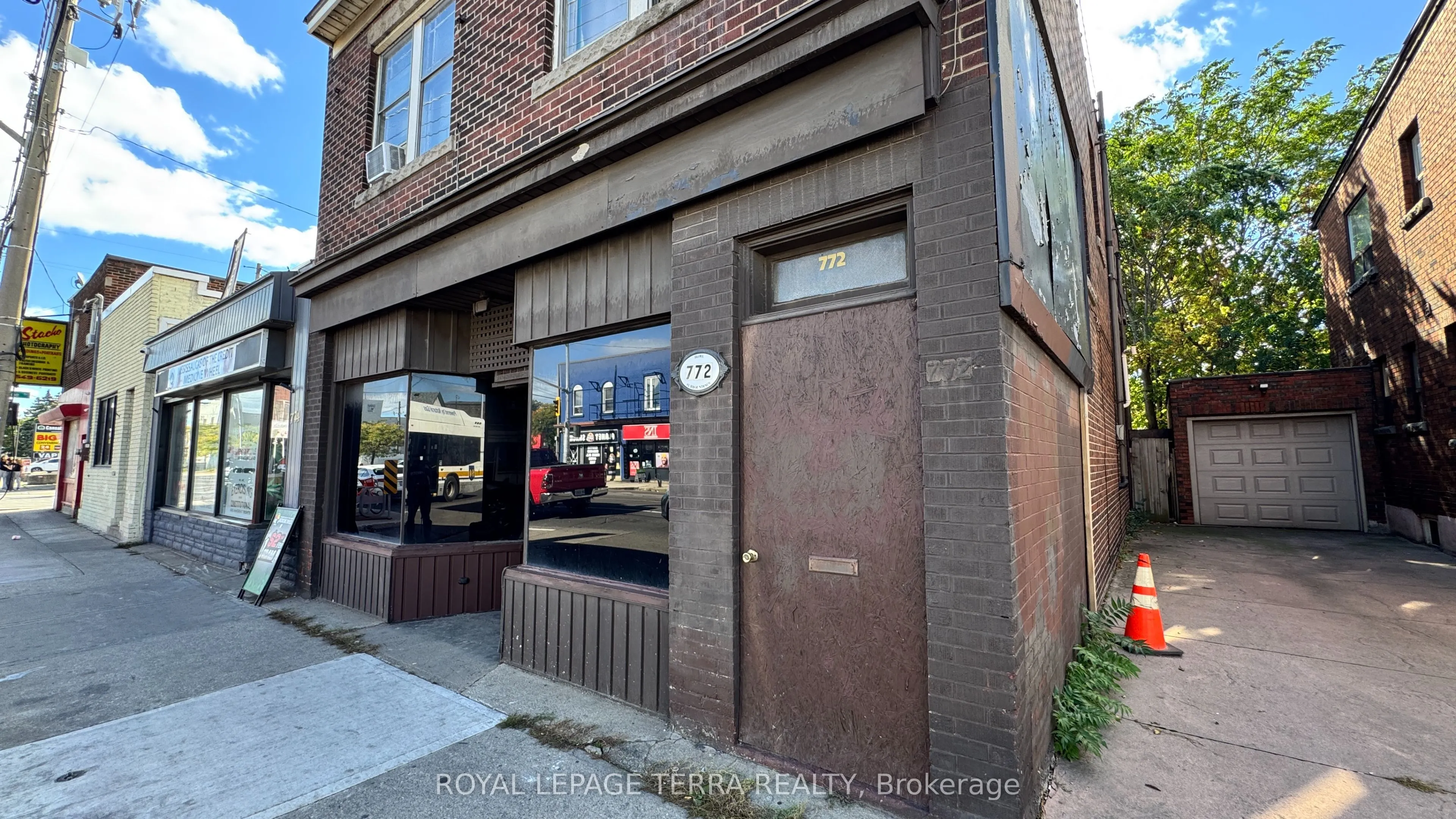 772 Barton Street E