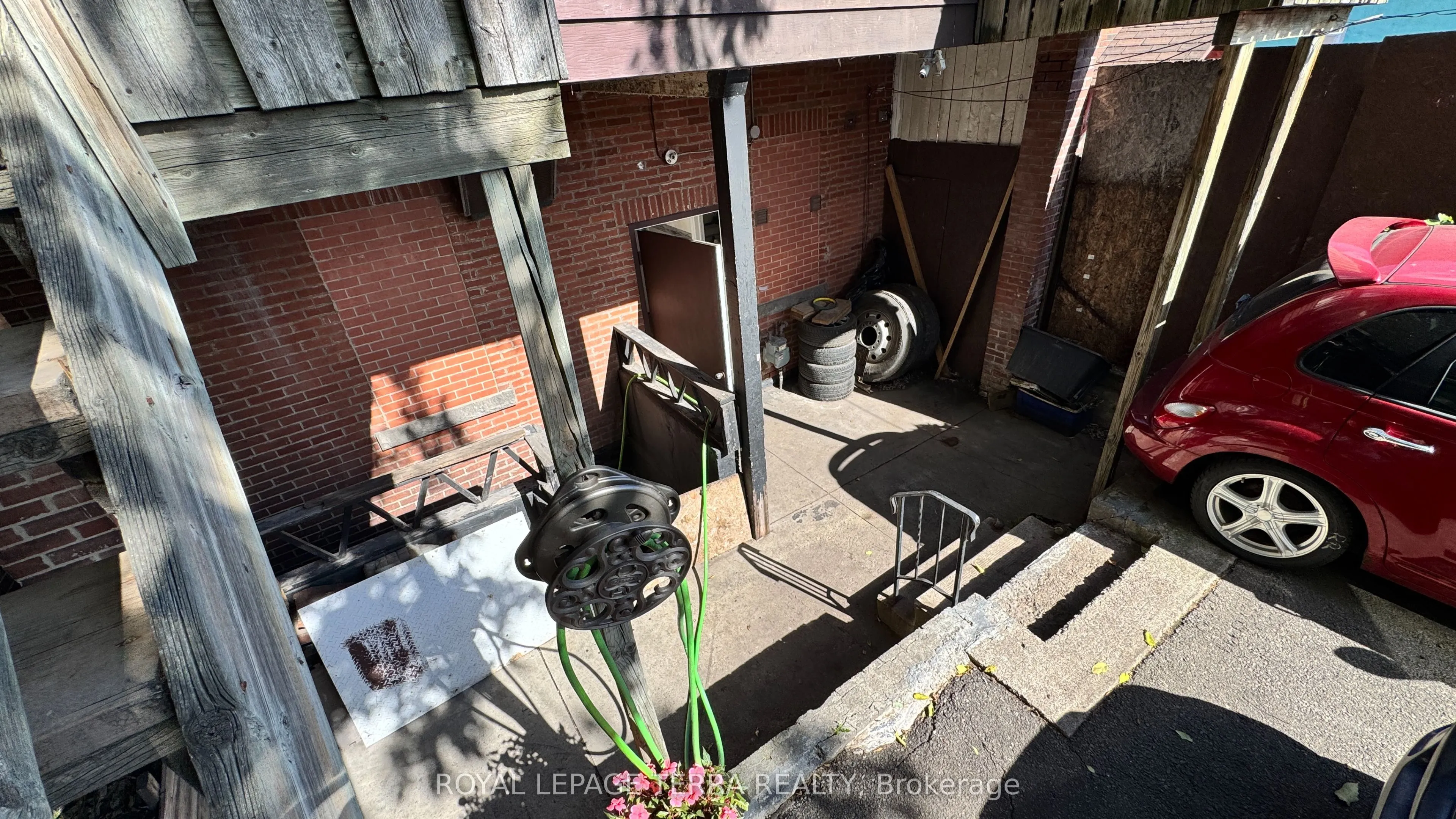 772 Barton Street E