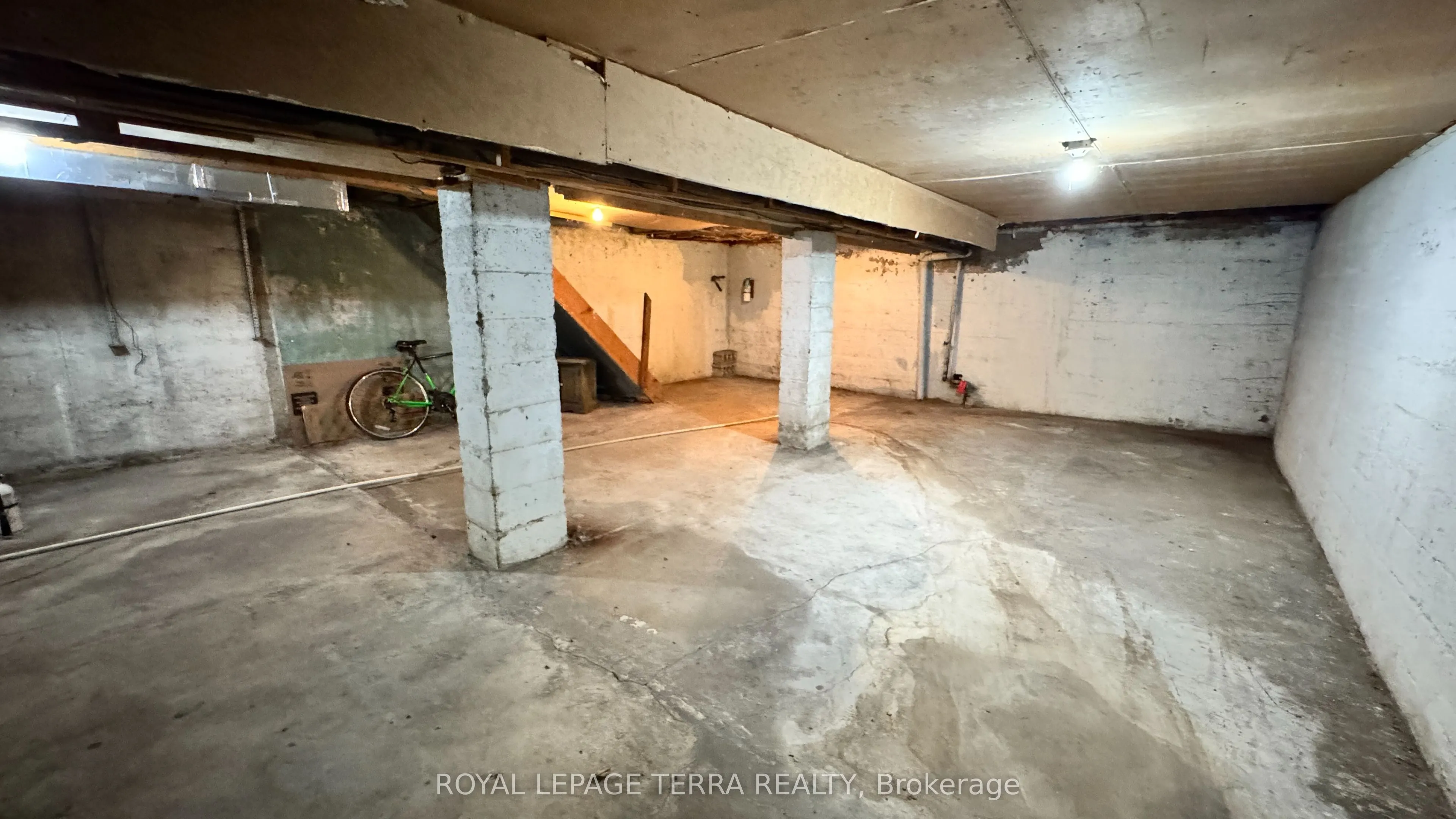 772 Barton Street E